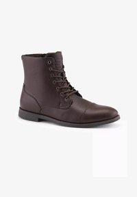 Ботинки на шнуровке