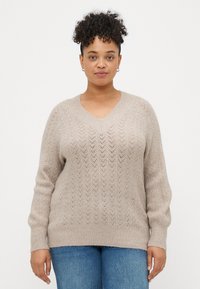 Пуловер с вырезом V