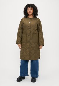 Шерстяное пальто