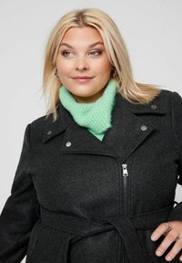 Шерстяное пальто