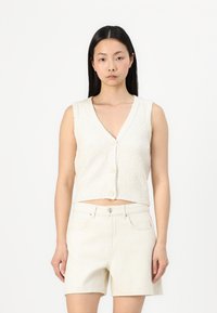 Джинсовая жилетка