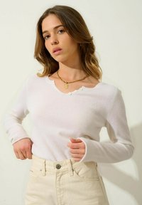 Длинный пуловер