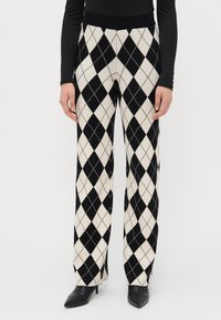 Широкие брюки Широкие брюки