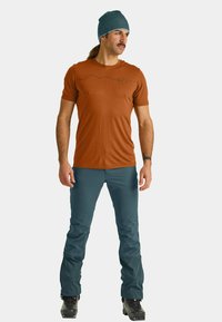 Спортивная майка