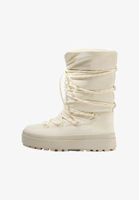 Спортивные сапоги