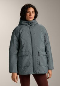 Спортивная куртка