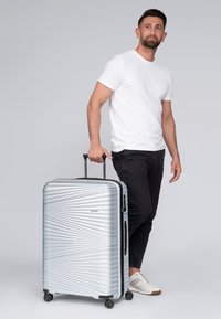 Чемодан на колесах