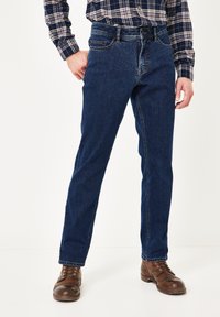 Прямые джинсы