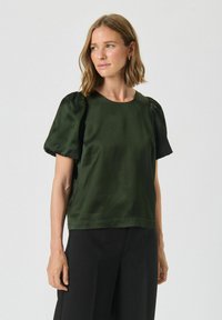 Атласная блузка