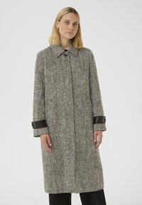 Шерстяное пальто