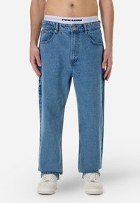 Свободные джинсы