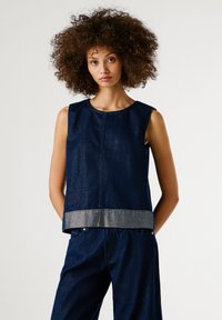 Джинсовая жилетка