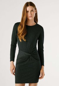 Вязаное платье