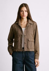 Блейзер с накладными карманами