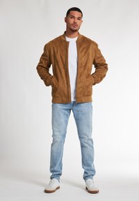 Куртка бомбер Куртка бомбер