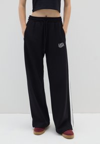 Спортивные штаны