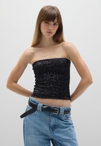 Топ без бретелек