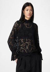 Кружевная блузка