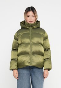 Зимняя куртка