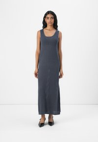 Вязаное платье