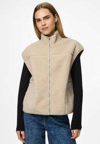 Жилет Жилет