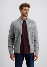 Вязаная кофта Вязаная кофта