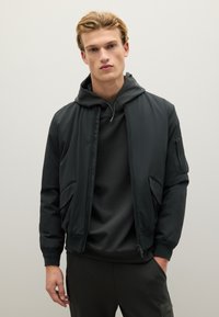 Куртка бомбер Куртка бомбер