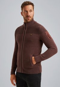 Вязаная кофта