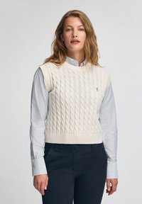 Пуловер без рукавов