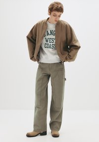 Прямые джинсы