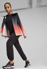 Походные ботинки