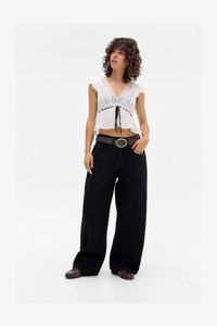 Свободные джинсы