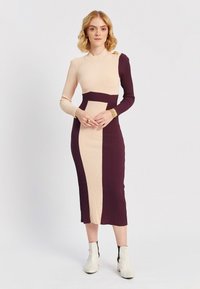 Вязаное платье