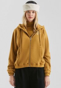 Флисовая куртка