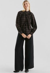 Свободные джинсы