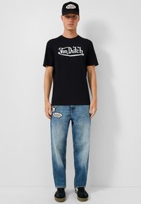 Прямые джинсы