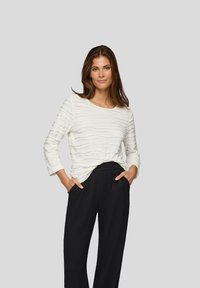 Пуловер с рукавом три четверти