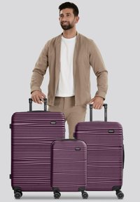 Набор чемоданов Набор чемоданов