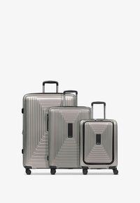 Набор чемоданов Набор чемоданов