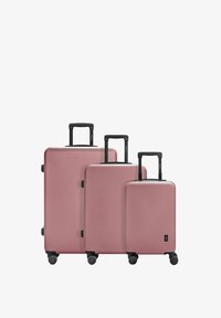 Набор чемоданов Набор чемоданов