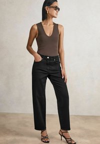 Прямые джинсы Прямые джинсы