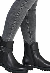 Полусапожки на платформе