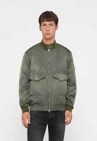 Куртка бомбер