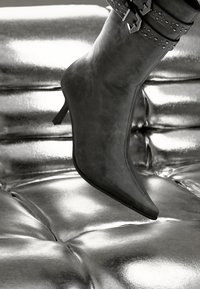 Ковбойские сапоги