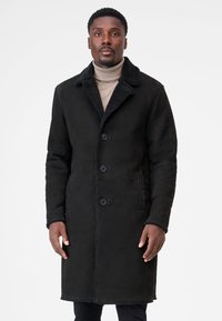 Короткое пальто