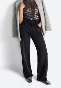 Свободные джинсы