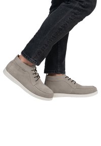 Ботинки на шнуровке Ботинки на шнуровке