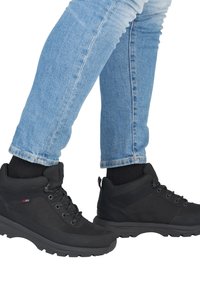 Ботинки на шнуровке Ботинки на шнуровке