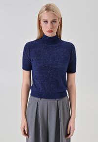 Пуловер с коротким рукавом