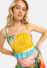 Топ на бретельках